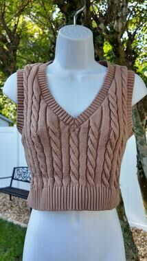 Street Wear Society Cable Knit Sweater Vest V Neck L